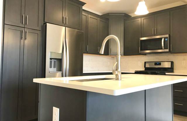 301 Lakeview Court Gallery 2