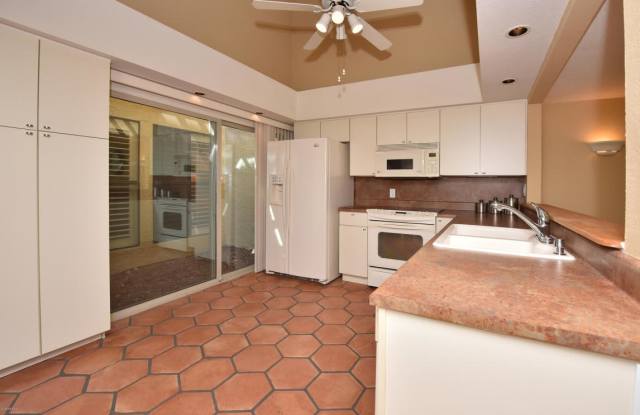 7637 N PINESVIEW Drive Gallery 3