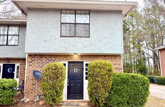 Welcome to this charming 2-bedroom, 2-bathroom home located in the heart of Fayetteville, GA. - 470 South Jeff Davis Drive, Fayetteville, GA 30215