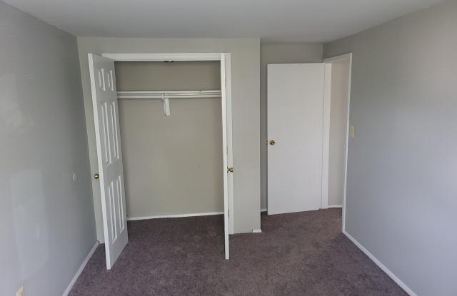 Spacious Four‑Bedroom Home with Large Yard and Easy Commuter Access Gallery 4