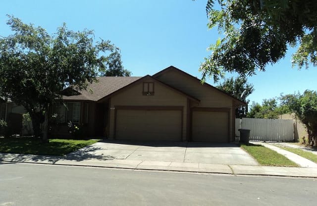 948 Sun Valley Dr - 948 Sun Valley Drive, Woodland, CA 95776