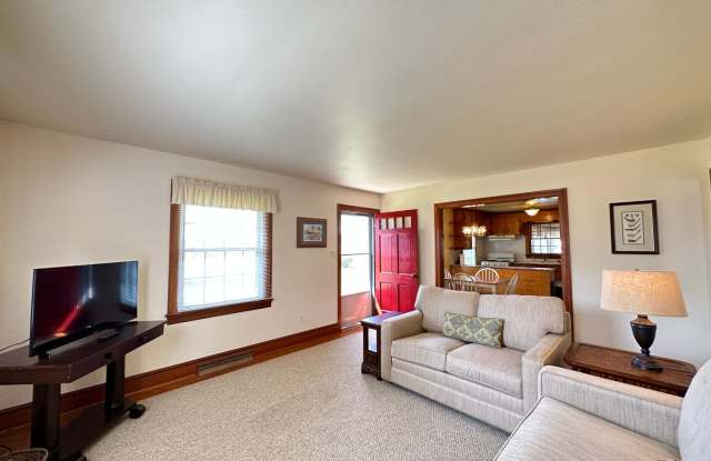 Fully Furnished/Inclusive 2 Bedroom/1 Bathroom Rancher For Rent photos photos