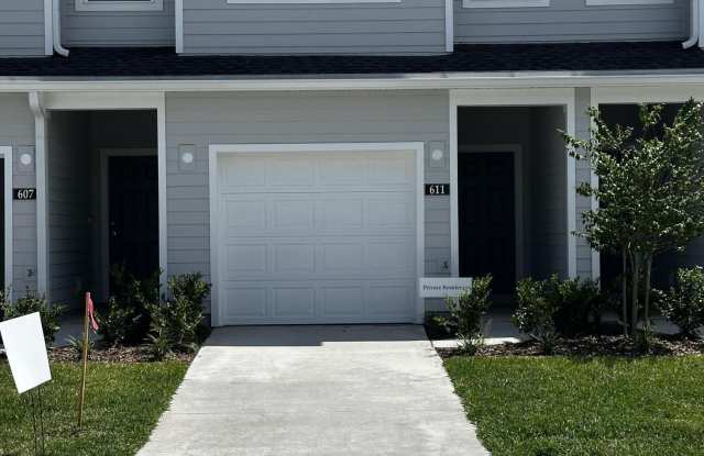 611 HOLLY LAKES Drive Gallery 2