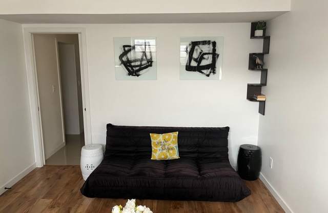 Three Pearls photos photos Three Pearls photos photos