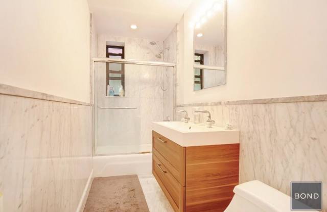 402 East 74th Street Gallery 4