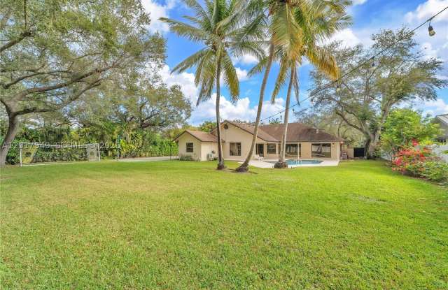 10330 SW 58th Ct Gallery 3