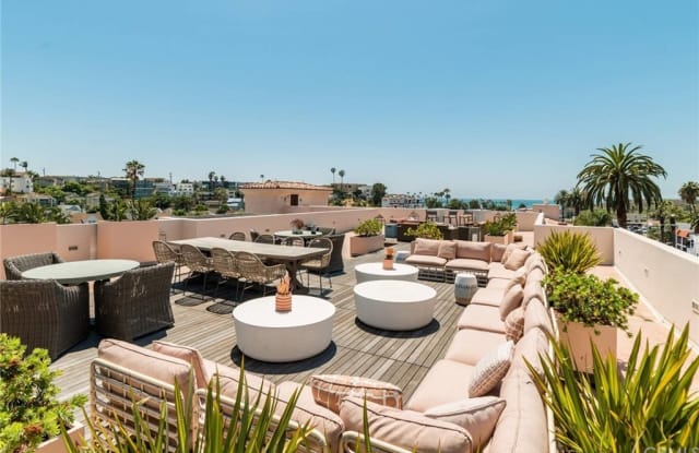 Van Venetian - 1520 North El Camino Real, San Clemente, CA 92672