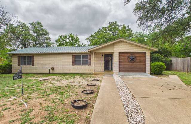 Comfortable 3-Bedroom Home with Modern Finishes photos photos