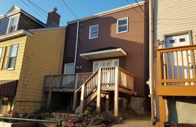 Spacious 2 BED/2 Bath -Off Street Parking!! photos photos