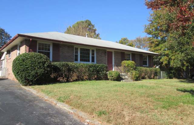 3 bedroom, 1.5 bathroom brick rancher with large fenced yard. Available in now Gallery 3