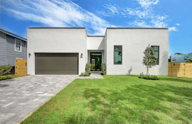 901 Upland Road photos photos