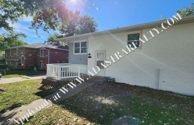 Nice Updated 2 Bed 1.5 Bath Duplex in Basehor-Available in MAY!! photos photos