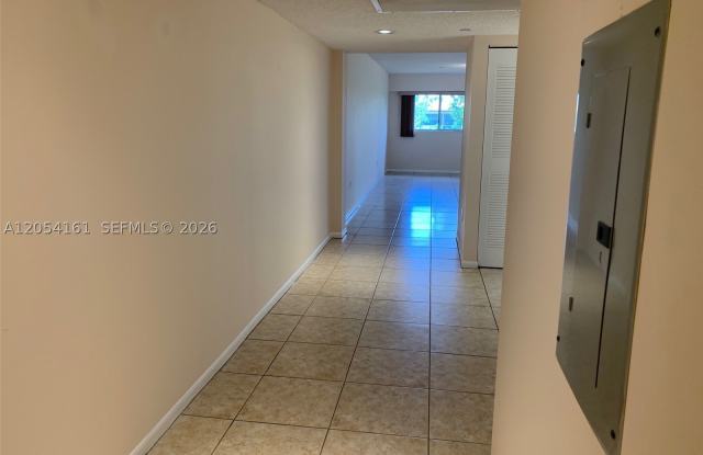 12551 SW 16th Ct Gallery 2