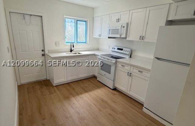 1123 N 17th Ct Gallery 2