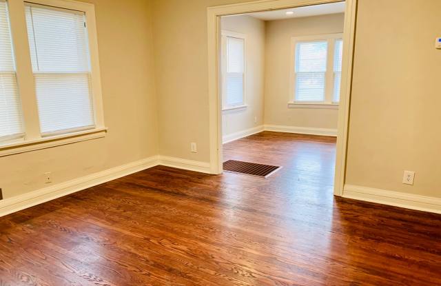 Large 1BD 1BA Apartment with Bonus Area Located in Historic Miller Neighborhood!! Gallery 4