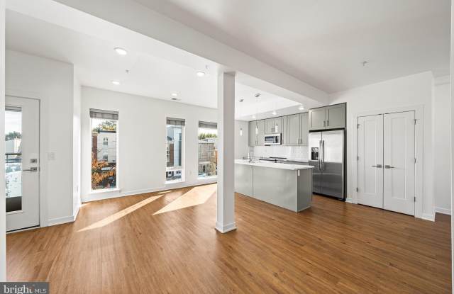 331-33 E GIRARD Avenue Gallery 2