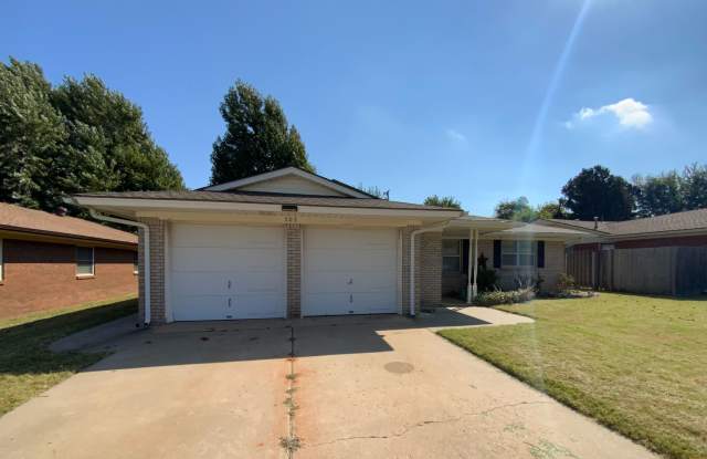 Yukon 3 bedroom 1 bath near Yukon Park photos photos