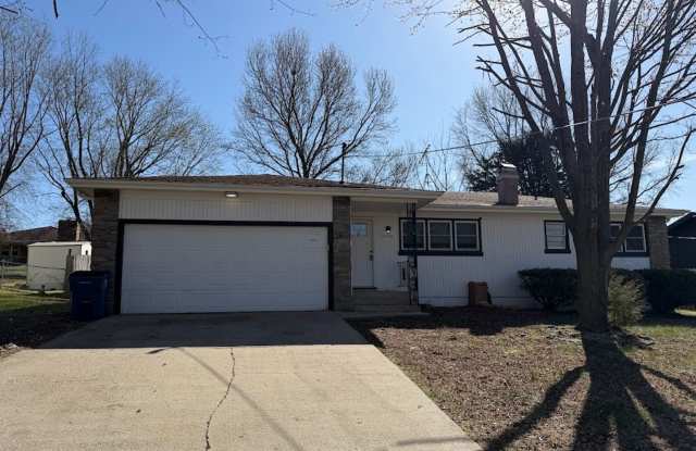 3 Bedroom Home with Fenced Backyard  Storage Shed photos photos