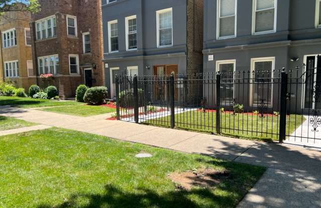 2946 North Rockwell Street - 3 photos photos