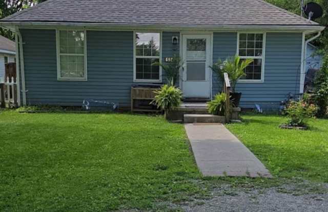 Great 3 bed 2 bath with AC close to everything! photos photos Great 3 bed 2 bath with AC close to everything! photos photos