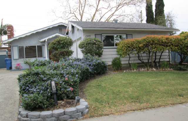 1377 Woodside Drive photos photos