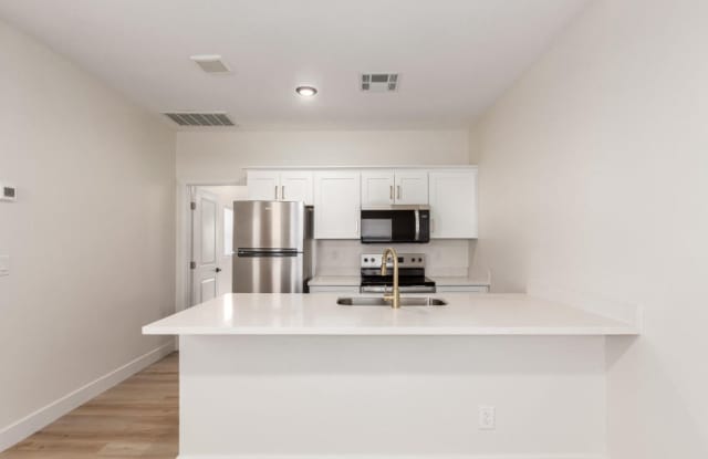 Low Deposits, Move-in Specials! Urban Oasis! photos photos