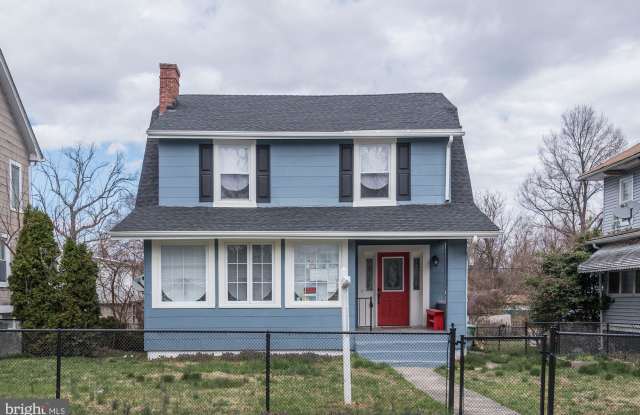 1004 BEAUMONT AVENUE Gallery 2