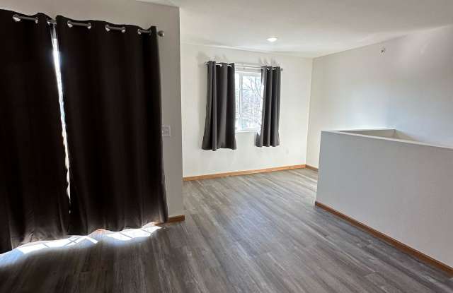 835 East Wisconsin Street - 610 Gallery 3