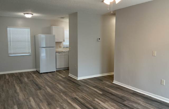 Pesanti 1337-1339 E. Myrtle photos photos