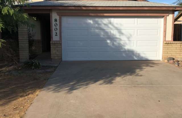 COMING SOON! Spacious 3 Bed 1 Bath Home in Phoenix photos photos