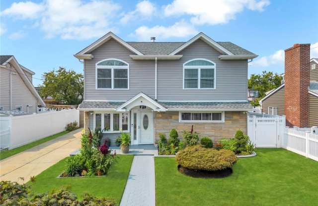 871 Grand Boulevard - 871 Grand Boulevard, Salisbury, NY 11590