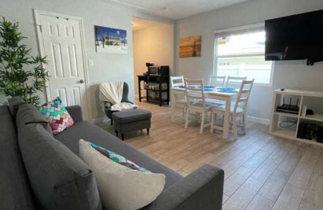 1bed / 1 bath for rent - 3711 1st Ave S, St Petersburg FL 33711 UNIT B photos photos