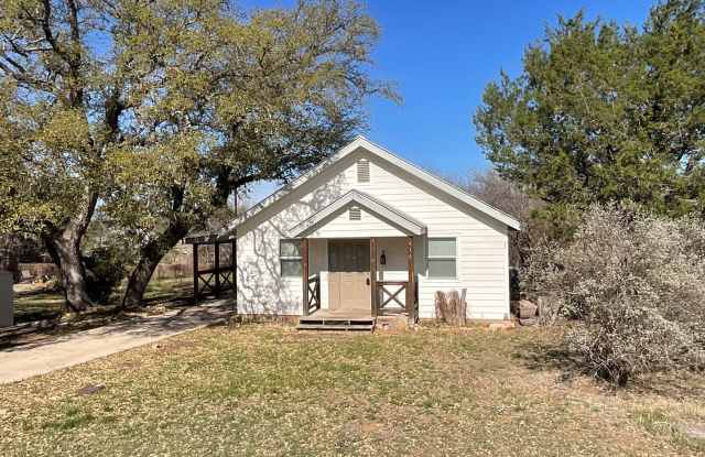**AVAILABLE NOW** Fabulous 2 Bed/2 Bath in Marble Falls, Tx **APPLICATIONS RECEIVED/ PENDING** - 414 Avenue F, Marble Falls, TX 78654