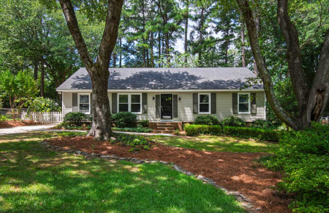 Thoughtfully Updated 3BR Ranch on Quiet Cul-de-Sac Near North Hills! photos photos