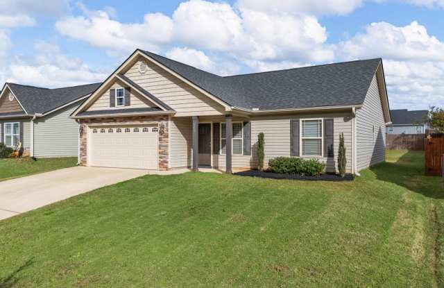 3BR/2BA Inman Gem with Pool Access  Fireplace: NO APPLICATION FEE if APPROVED - 107 Highland Springs Loop, Spartanburg County, SC 29349