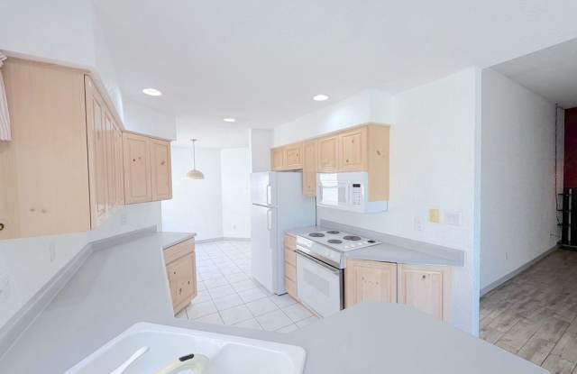Charming 2 bed 2 bath Rio Rancho Home. No carpet! Near Intel. Close to Southern, 528 and Unser. Gallery 4