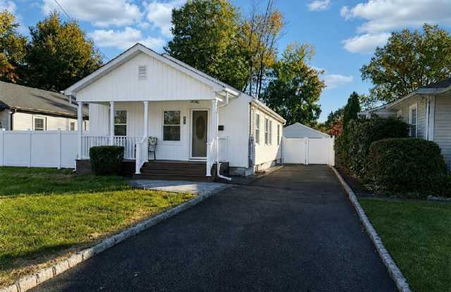 Charming Ranch Home in a Great Pompton Lakes Neighborhood Gallery 1