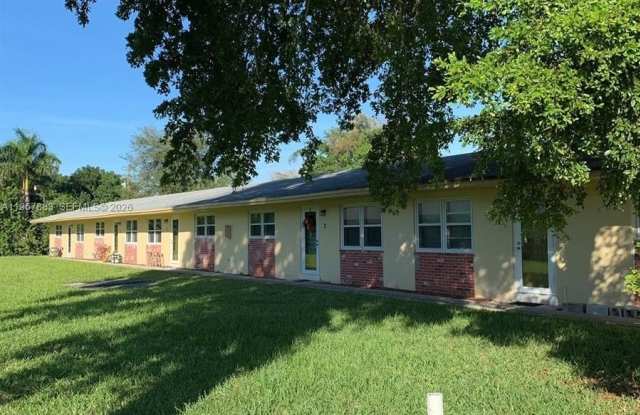 4531 SW 32nd Ave photos photos