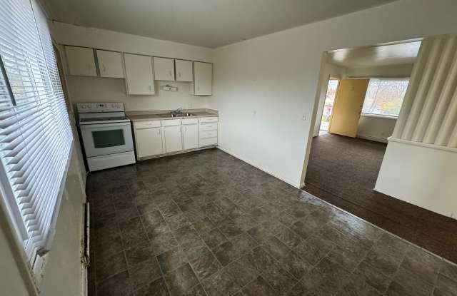 8023 West Thurston Avenue - 3 photos photos