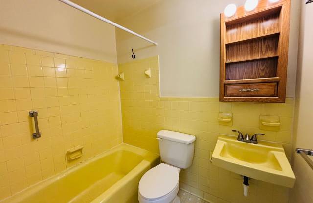 4 Bedroom 2.5 Bath Townhouse Gallery 4