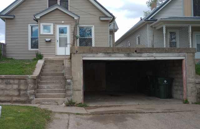 $1,200 Deposit $1,200 Rent - 717 West 2nd Street, Sioux City, IA 51103