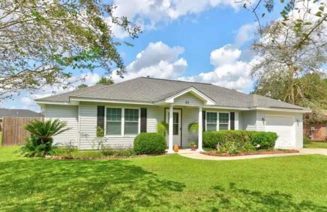 Charming 3 Bed / 2 Bath Home with Split Floor Plan and Fully Fenced Yard! photos photos