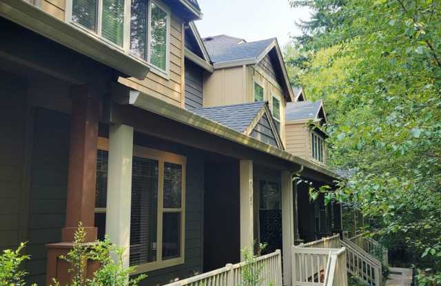 High end town home in perfect location - 7107 Monroe Lane Northeast, Lacey, WA 98516