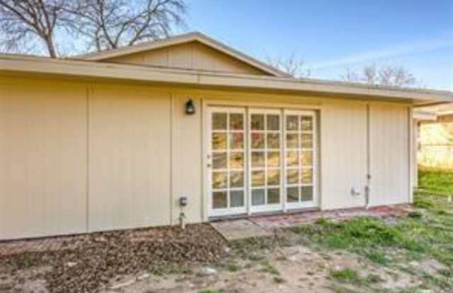 3033 Olive Place Gallery 4