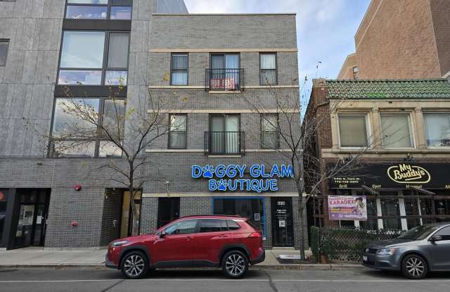 4414 N Clark Street unit: 3 photos photos