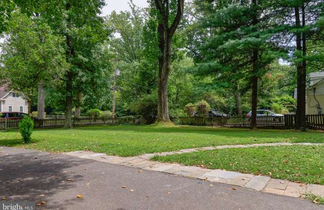 3128 HOLMES RUN ROAD Gallery 2
