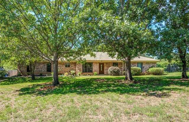 1017 Oakwood Circle Gallery 2