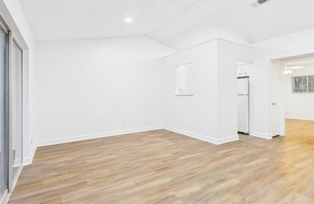 1303 Hollow Creek Dr Apt 2 - 1303 Hollow Creek Drive, Austin, TX 78704