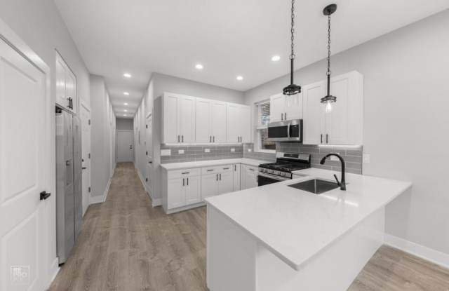 2317 W Taylor St - 2317 West Taylor Street, Chicago, IL 60612
