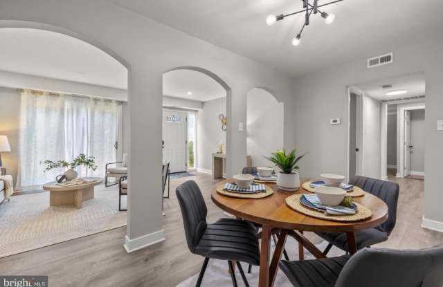 2302 SUN VALLEY CIR #1 Gallery 4